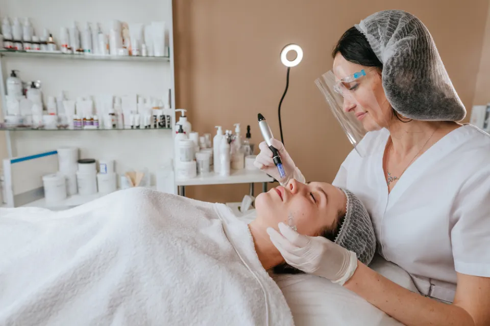 What is a Esthetician? Complete Guide 2023